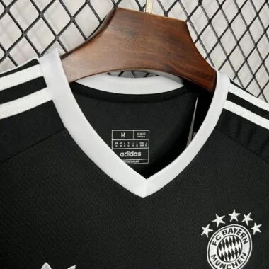 24-25 Bayern black goalkeeper jersey