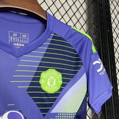 Equipamento infantil de guarda-redes do Manchester United, roxo, n.º 24-25