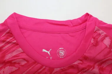 25-26 Manchester City pink goalkeeper jersey