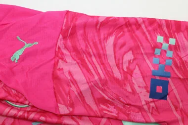 25-26 Manchester City pink goalkeeper jersey