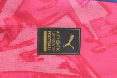 25-26 Manchester City pink goalkeeper jersey
