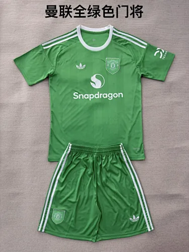 25-26 Manchester United Green Goalkeeper kid kit