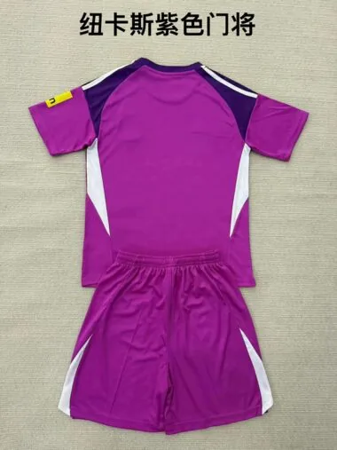 25-26 Newcastle United - Equipamento de guarda-redes «Purple Kid»