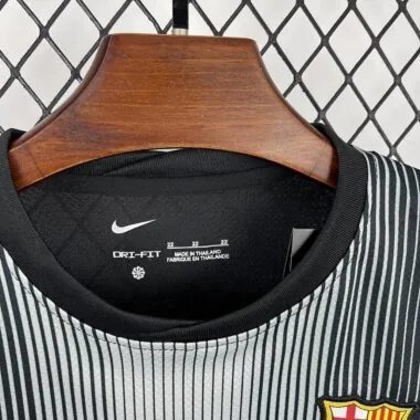 Equipación infantil de portero del Barcelona 2025/26, color negro