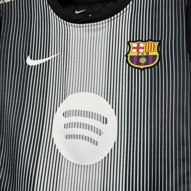 Equipación infantil de portero del Barcelona 2025/26, color negro