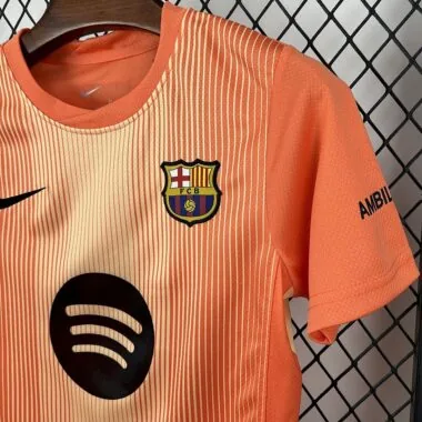 Equipación infantil de portero del Barcelona 2025/26 en color naranja