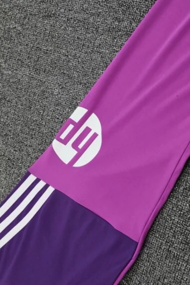 Equipamento de guarda-redes de manga comprida cinzento do Real Madrid 2025/26