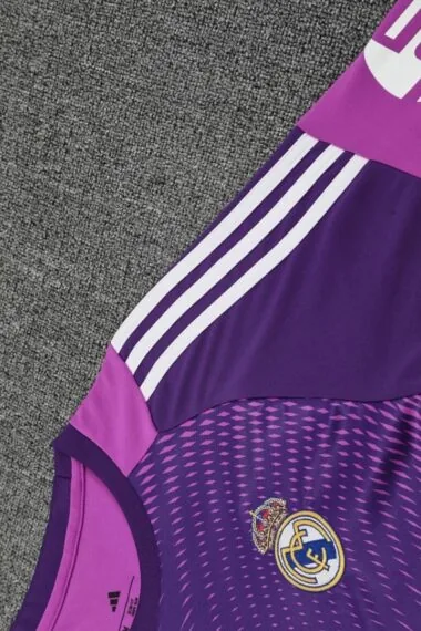 Equipamento de guarda-redes de manga comprida cinzento do Real Madrid 2025/26