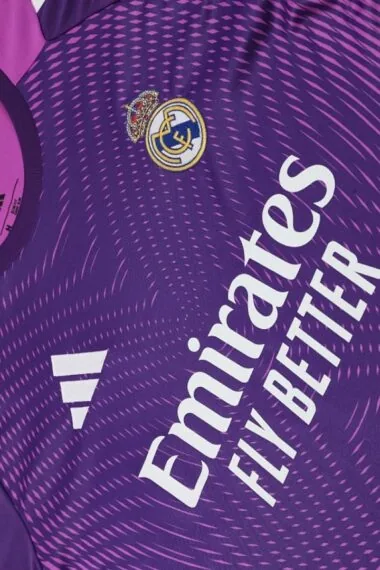 Equipamento de guarda-redes de manga comprida cinzento do Real Madrid 2025/26