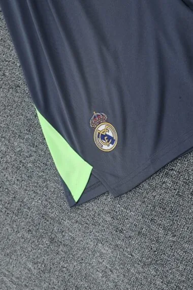 Real Madrid 2025/26 Gray Long Sleeve Goalkeeper kit