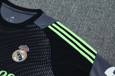 Real Madrid 2025/26 Gray Long Sleeve Goalkeeper kit