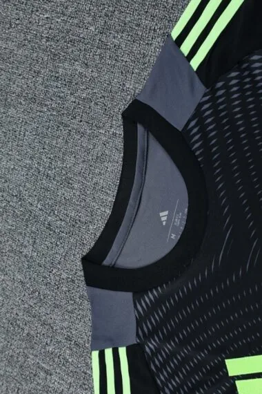 Real Madrid 2025/26 Gray Long Sleeve Goalkeeper kit