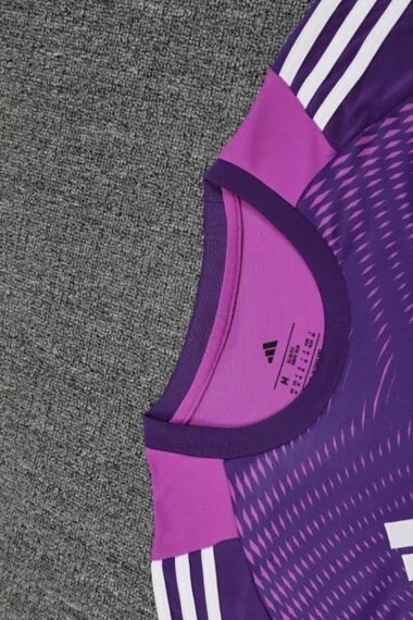 Equipamento de guarda-redes roxo do Real Madrid 2025/26