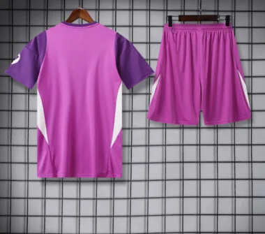 Equipamento de guarda-redes roxo do Real Madrid 2025/26