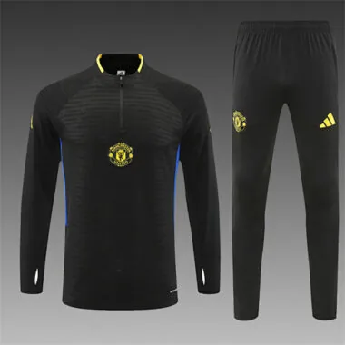 Manchester United 2025/26 Black Half zipper training clothes
