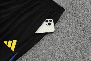 Ropa de entrenamiento del Manchester United 2025/26, negra, con media cremallera