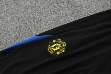 Ropa de entrenamiento del Manchester United 2025/26, negra, con media cremallera