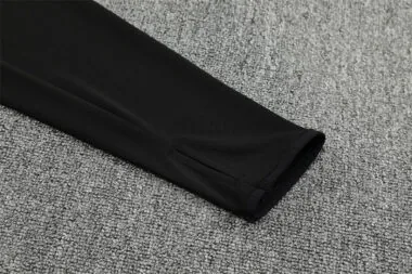 Ropa de entrenamiento del Manchester United 2025/26, negra, con media cremallera