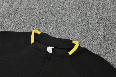 Ropa de entrenamiento del Manchester United 2025/26, negra, con media cremallera