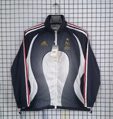 25-26 France black and white retro windbreaker
