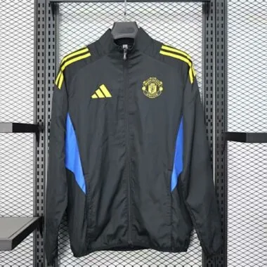 Casaco de vento preto do Manchester United 2025/26