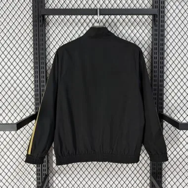Casaco reversível do Manchester United 2026/27, preto e vermelho, para o Ano Novo