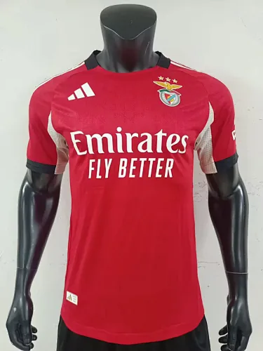 Maillot domicile du Benfica, version joueur, numéros 25 et 26