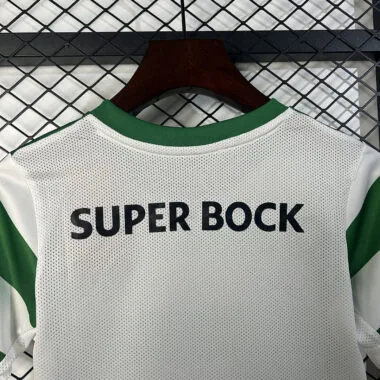 25-26 Sporting Lisbon Home Kid Kit (Size 16-28)