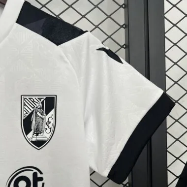 25-26 Vitoria de Guimaraes Home Kids Kit