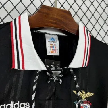 Camisa retro do Benfica para jogos fora de casa da época 97-98