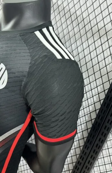 Maglia del River Plate, versione con il terzo giocatore di colore, 24-25