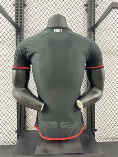Maglia del River Plate, versione con il terzo giocatore di colore, 24-25