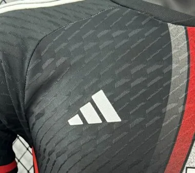 Maglia del River Plate, versione con il terzo giocatore di colore, 24-25