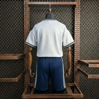 Kit de criança para o Campeonato do Mundo de 2026 da Itália