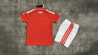 Equipaciones infantiles de local del Manchester United para la temporada 2026/27, tallas 16-28