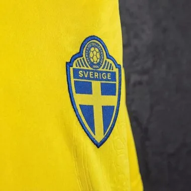 Sweden 2026 World Cup Home Kid kit (Size 16-28)