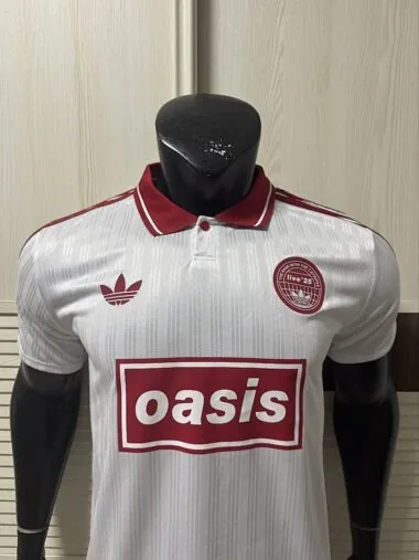Maillot 2025/26 AD x Oasis Tour, motif jacquard blanc et rouge, version « 25 Player » (tailles S à 2XL)