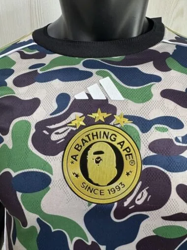 2025/26 BAPE X ADIDAS - Camiseta «FB Player Version» (tallas S-2XL)