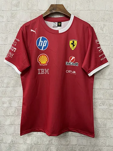 Camiseta de cuello redondo de la F1 en rojo Ferrari 2025