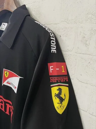 Polo Ferrari F1 nera 2025 (taglie S-3XL)