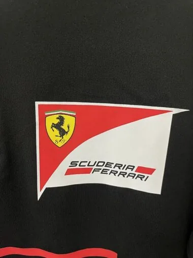 Polo Ferrari F1 nera 2025 (taglie S-3XL)