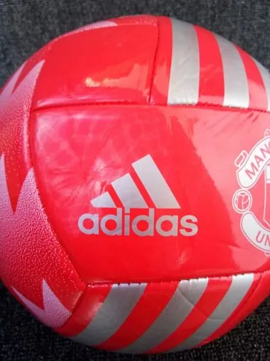 Club: voetbal met de naaimachine