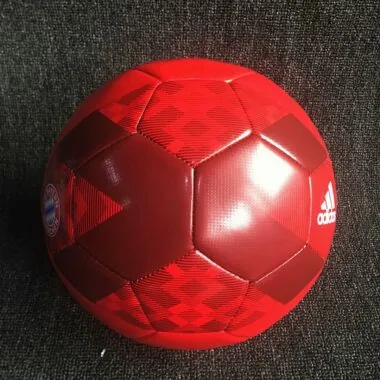 Club: voetbal met de naaimachine