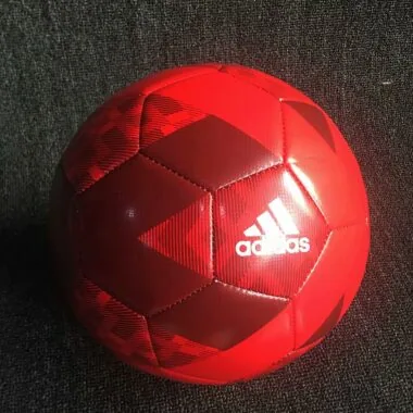 Club: voetbal met de naaimachine