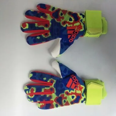 Goalkeeper gloves