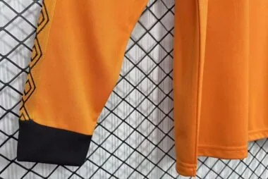 Retro Wolverhampton Wanderers 1980/81 home Long Sleeve Jersey (S-2XL)