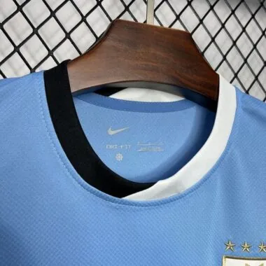 Camiseta local de Uruguay 2024