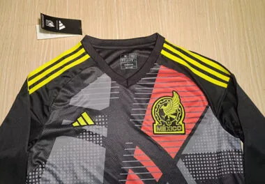 Camiseta de manga larga del portero de México, número 24-25, en negro