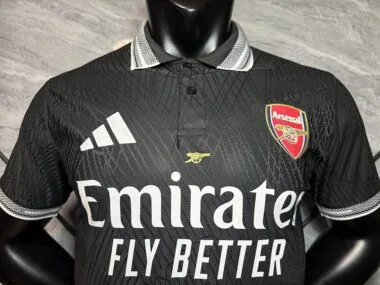 Maglia da allenamento dell'Arsenal 2025-26, versione speciale per i giocatori, nera (taglie S-2XL)