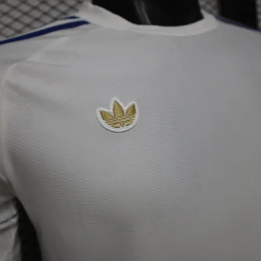 Camiseta informal blanca del Leeds United 2025/26, versión para jugador